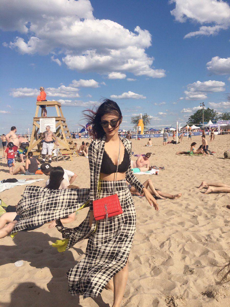 Rare & UNSEEN Private Photos of TV Actress Mouni Roy