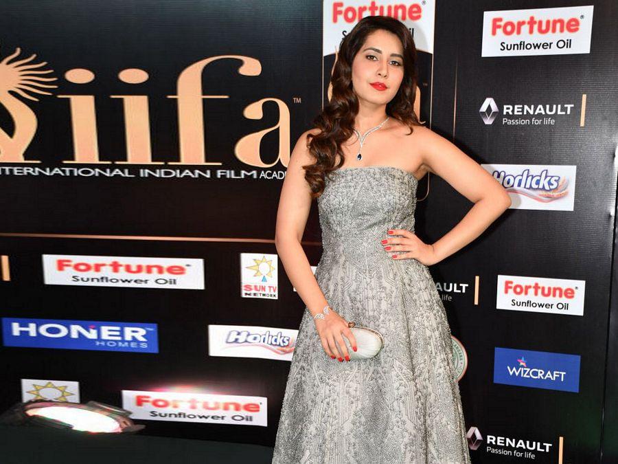 Rashi Khanna Stills At IIFA Awards 2017