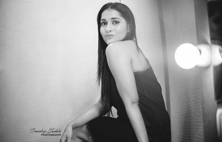 Rashmi Gautam Latest Photoshoot Pics