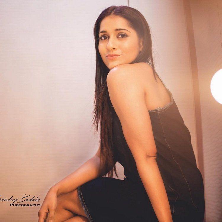 Rashmi Gautam Latest Photoshoot Pics
