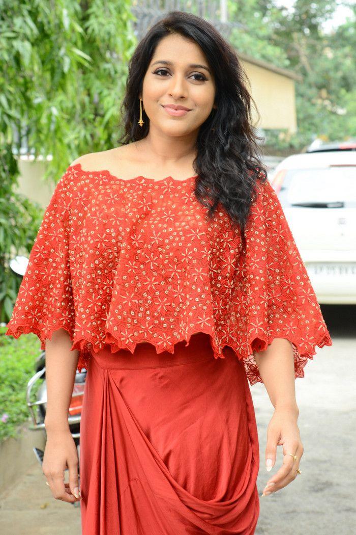 Rashmi Gautam Stills at Next Nuvve Movie Press Meet