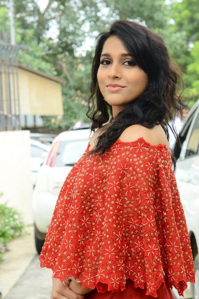 Rashmi Gautam Stills at Next Nuvve Movie Press Meet
