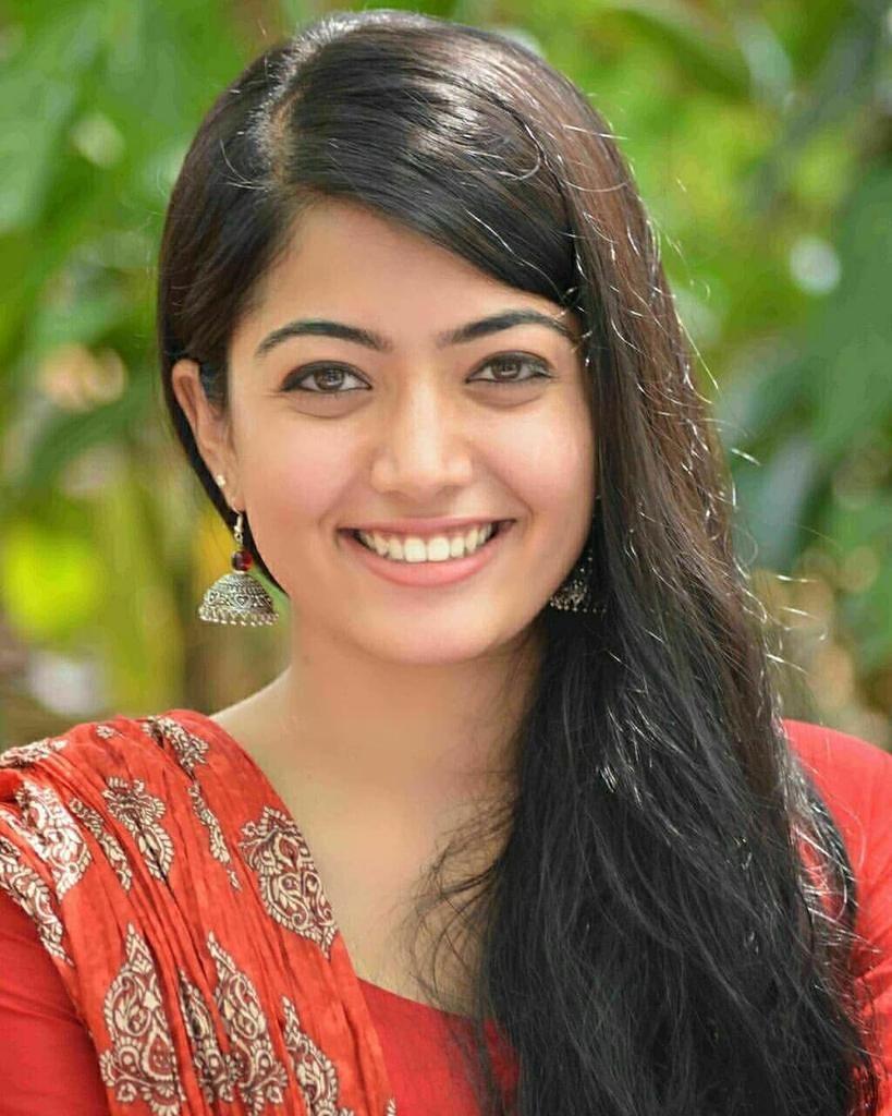 Rashmika Mandanna New Beautiful Photos
