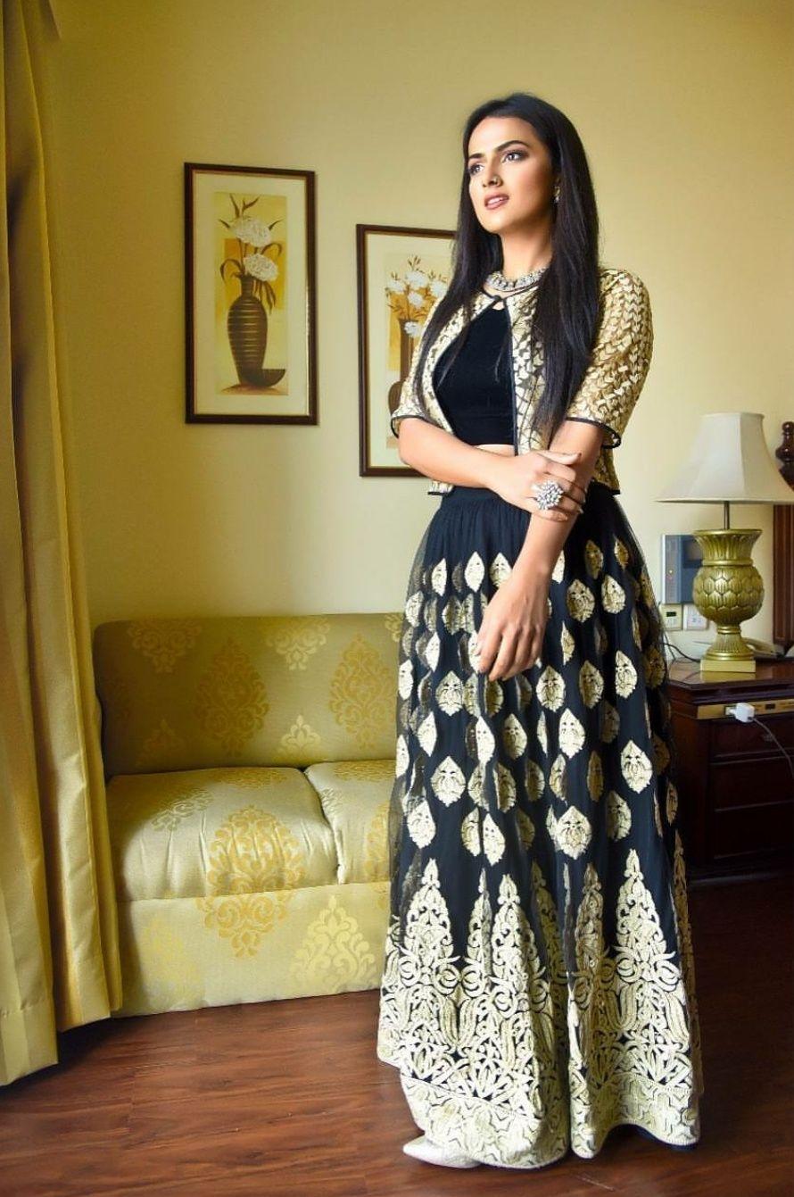 Recent clicks of the gorgeous Actress Shraddha Srinath