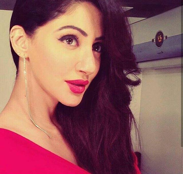 Reyhna Malhotra Unseen Photos Hot Pics Wallpapers HD Images