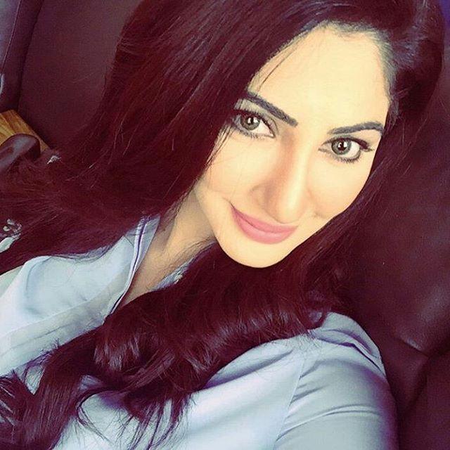 Reyhna Malhotra Unseen Photos Hot Pics Wallpapers HD Images