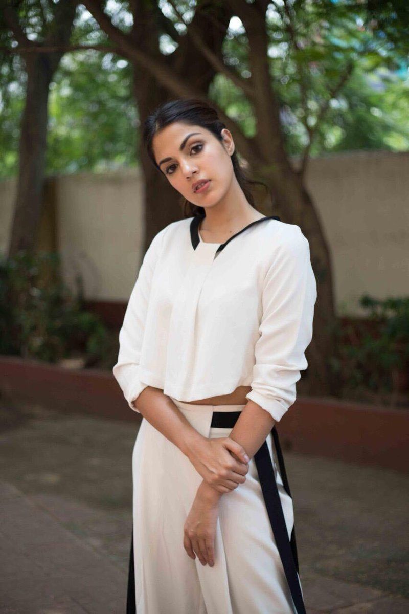 Rhea Chakraborty New Instagram Images