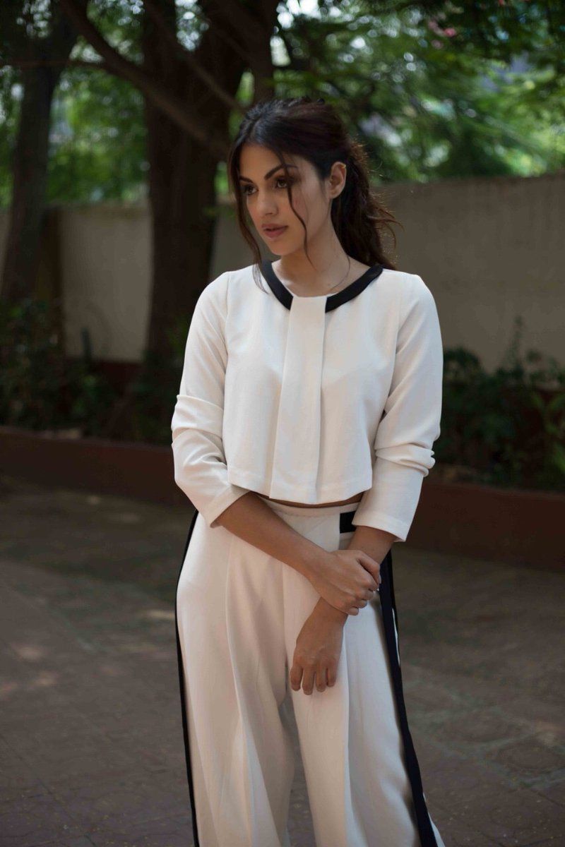 Rhea Chakraborty New Instagram Images