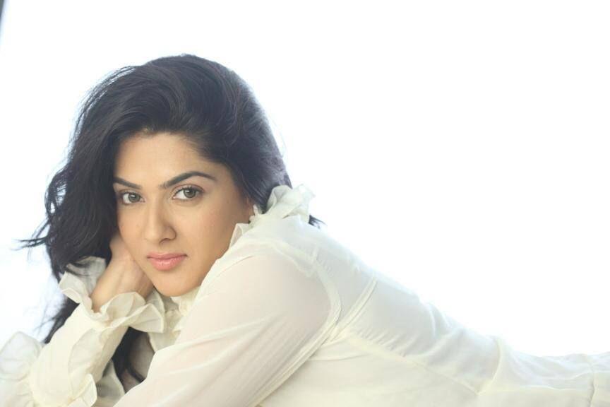 Sakshi Chaudhary Sexy Pics