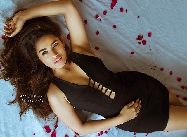 Sakshi Dwivedi New Hot & Spicy Photoshoot Stills