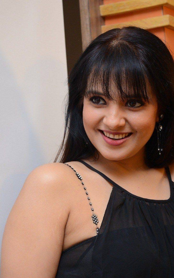 Saloni Cute Smile Photos