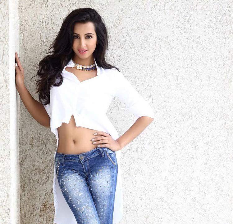 Sanjjanaa Galrani looks stunning in her latest photoshoot
