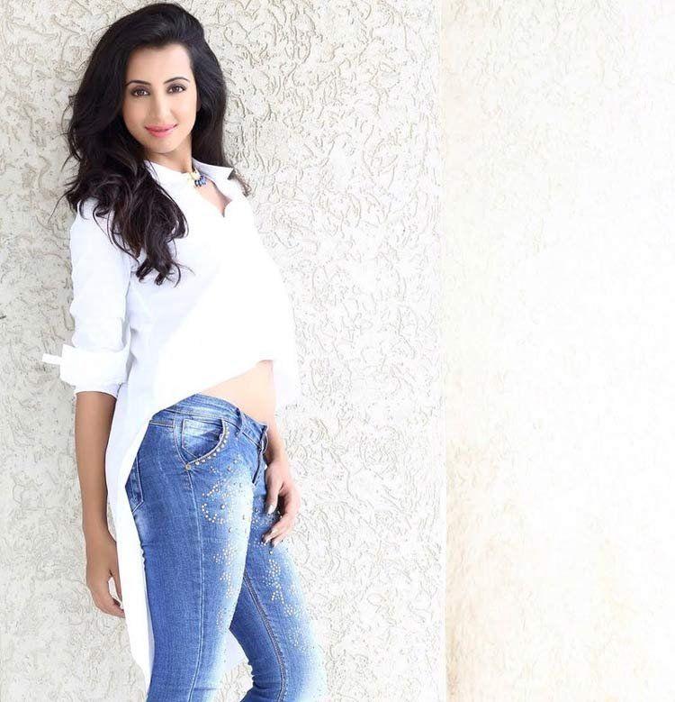 Sanjjanaa Galrani looks stunning in her latest photoshoot