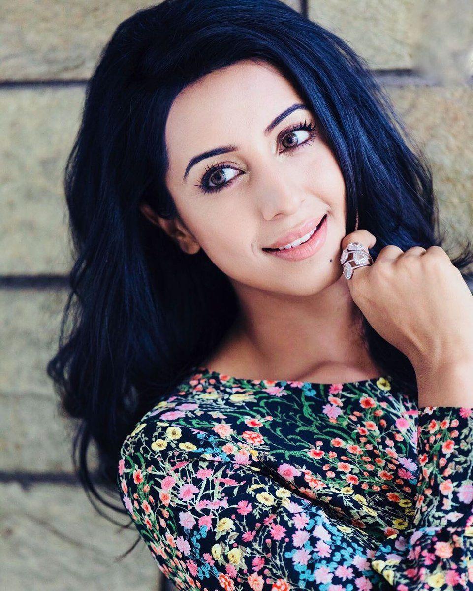 Sanjjanaa Galrani looks stunning in her latest photoshoot