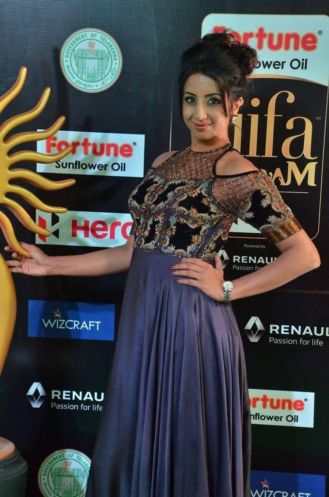 Sanjjanaa Stills At IIFA Utsavam Awards 2017