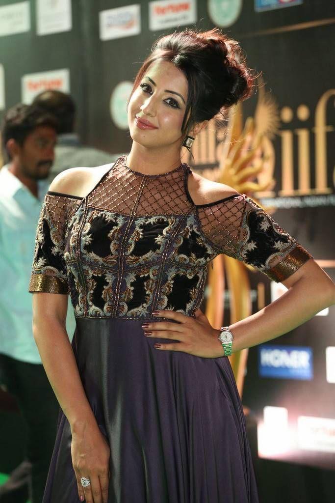 Sanjjanaa Stills At IIFA Utsavam Awards 2017