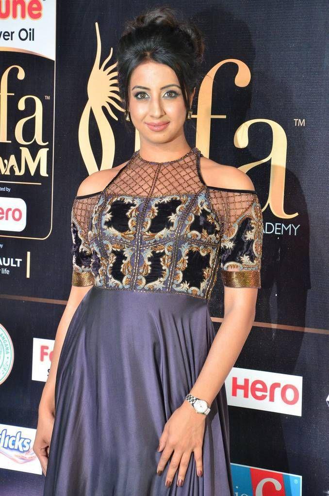 Sanjjanaa Stills At IIFA Utsavam Awards 2017