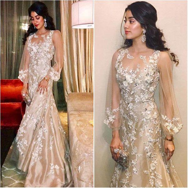 Sara Ali Khan & Jhanvi Kapoor Are in Hot Desi Look Photos