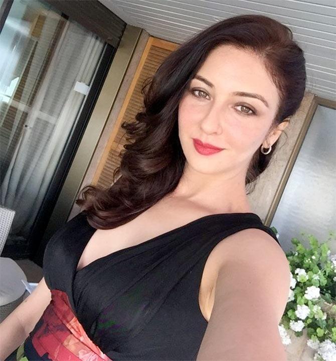 Saumya Tandon Beautiful Wallpapers Latest 2018