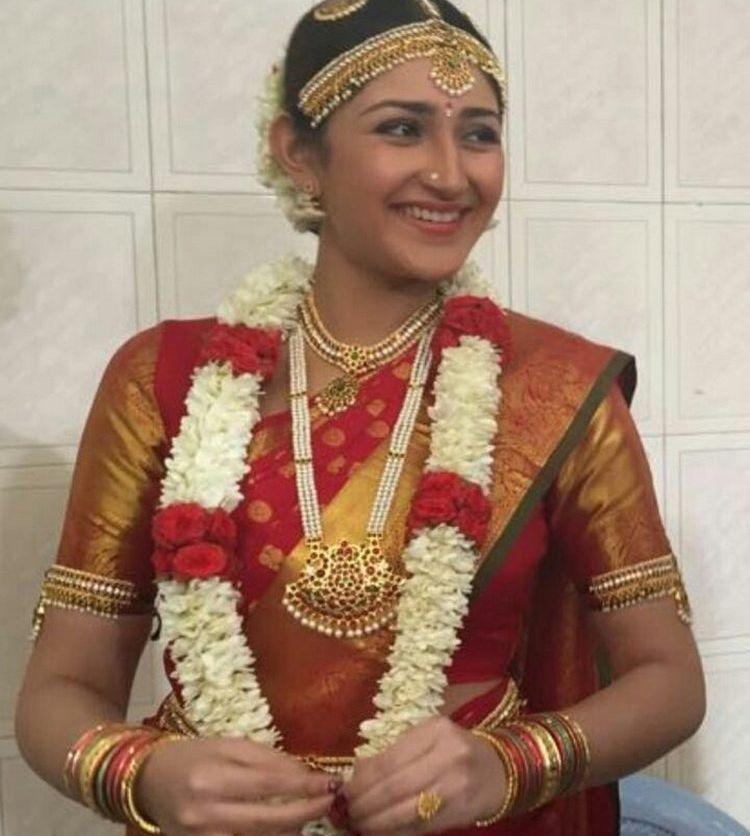 Sayyeshaa Saigal Looks in a traditional avatar