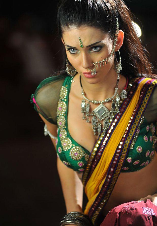 Scarlett Wilson Hot Photos