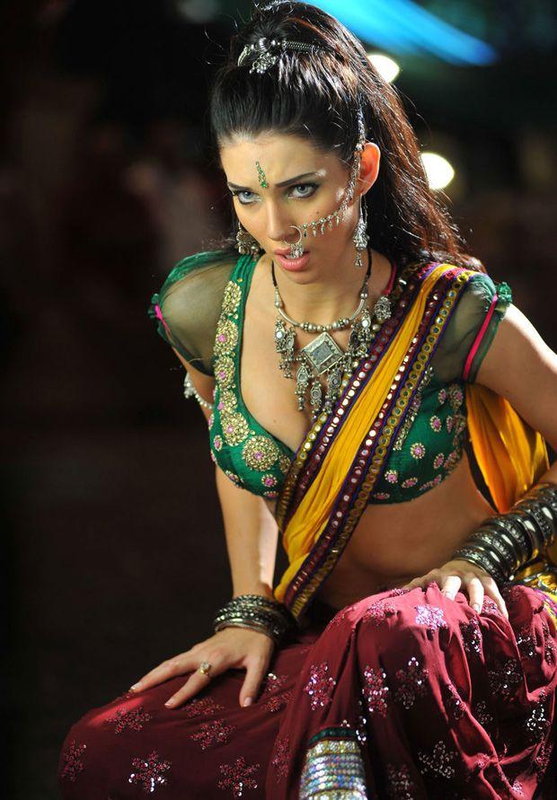 Scarlett Wilson Hot Photos