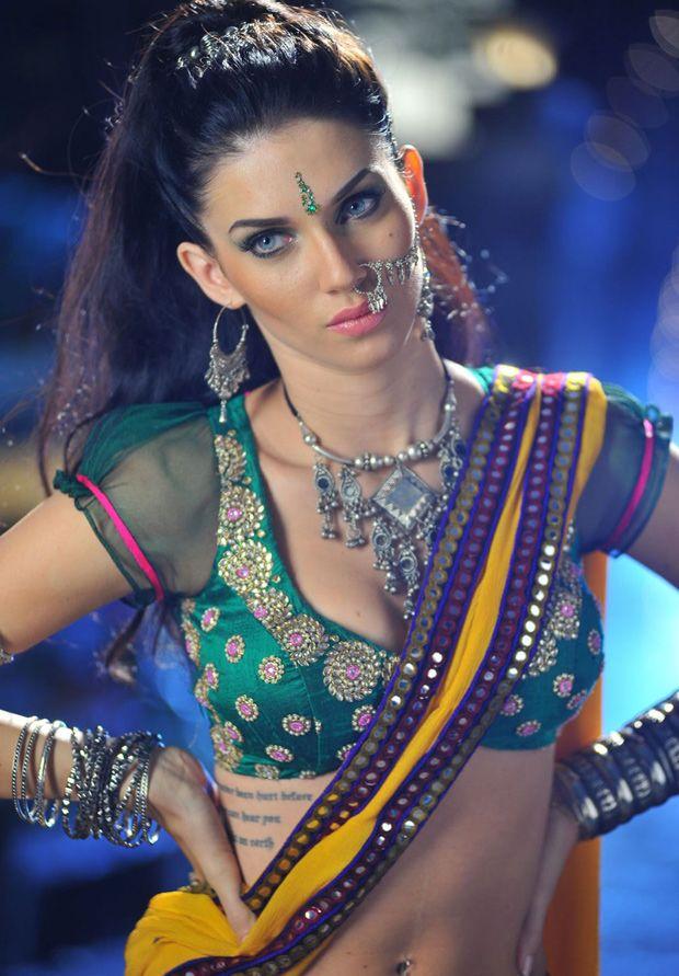 Scarlett Wilson Hot Photos