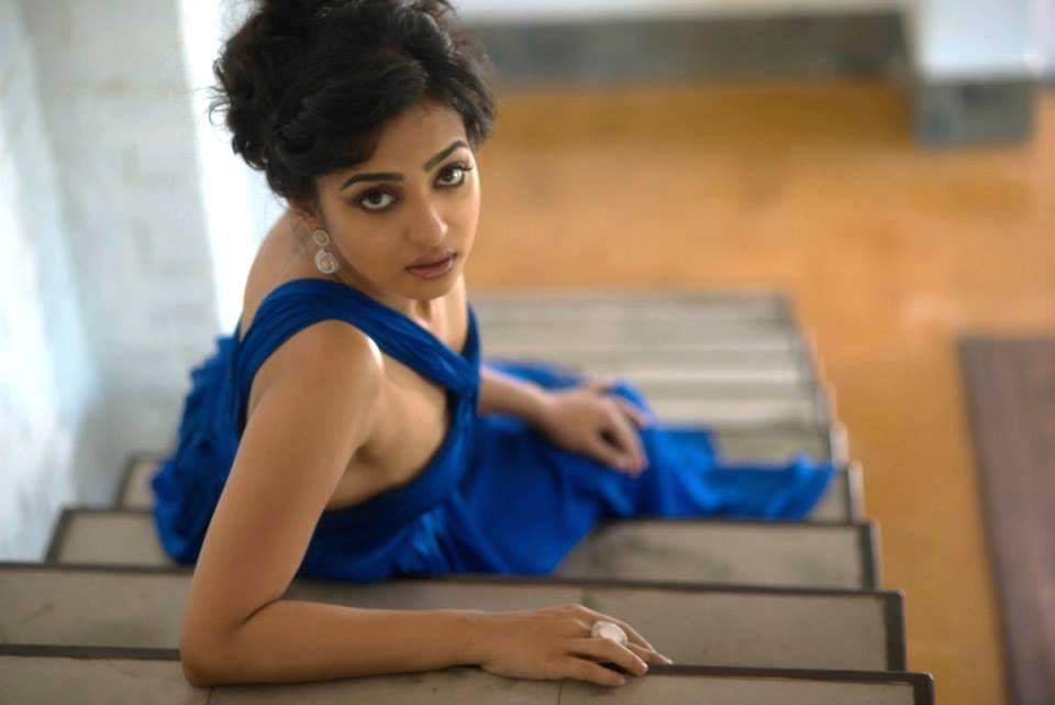 Scenic Radhika Apte Hot In Shorts Pics Photoshoots