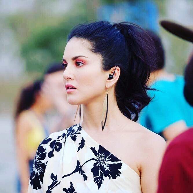 See The Sizzling Instagram Pictures Of Sunny Leone