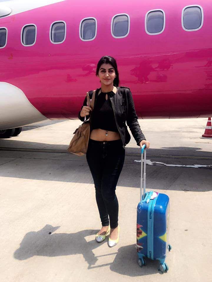 Sexiest snaps of D16 girl Yashika Aannand