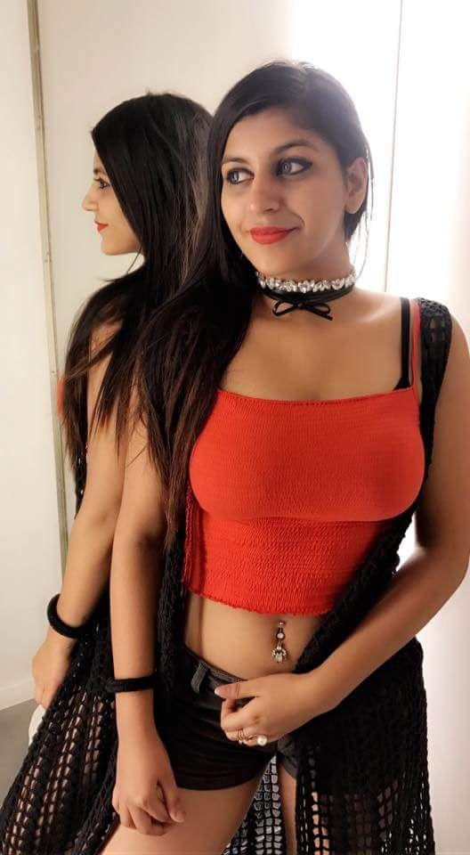 Sexiest snaps of D16 girl Yashika Aannand