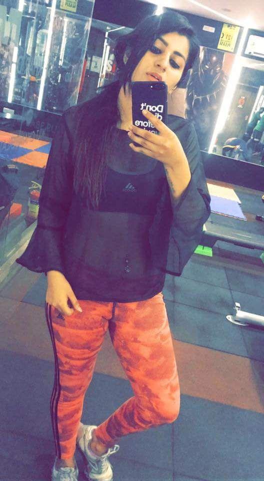 Sexiest snaps of D16 girl Yashika Aannand