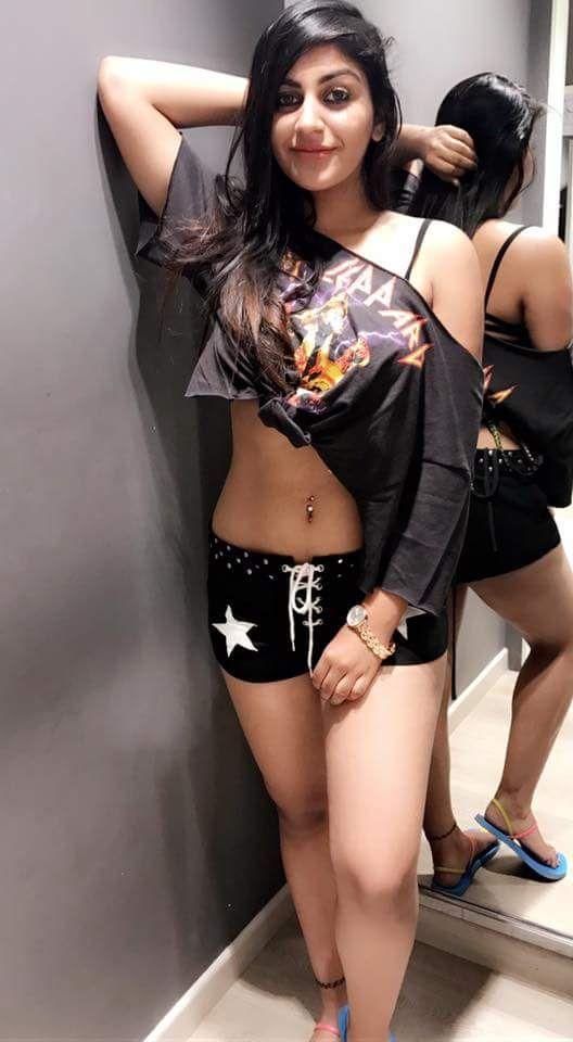 Sexiest snaps of D16 girl Yashika Aannand