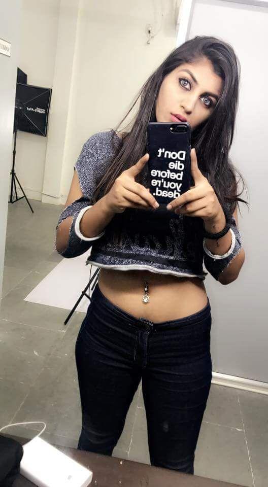 Sexiest snaps of D16 girl Yashika Aannand