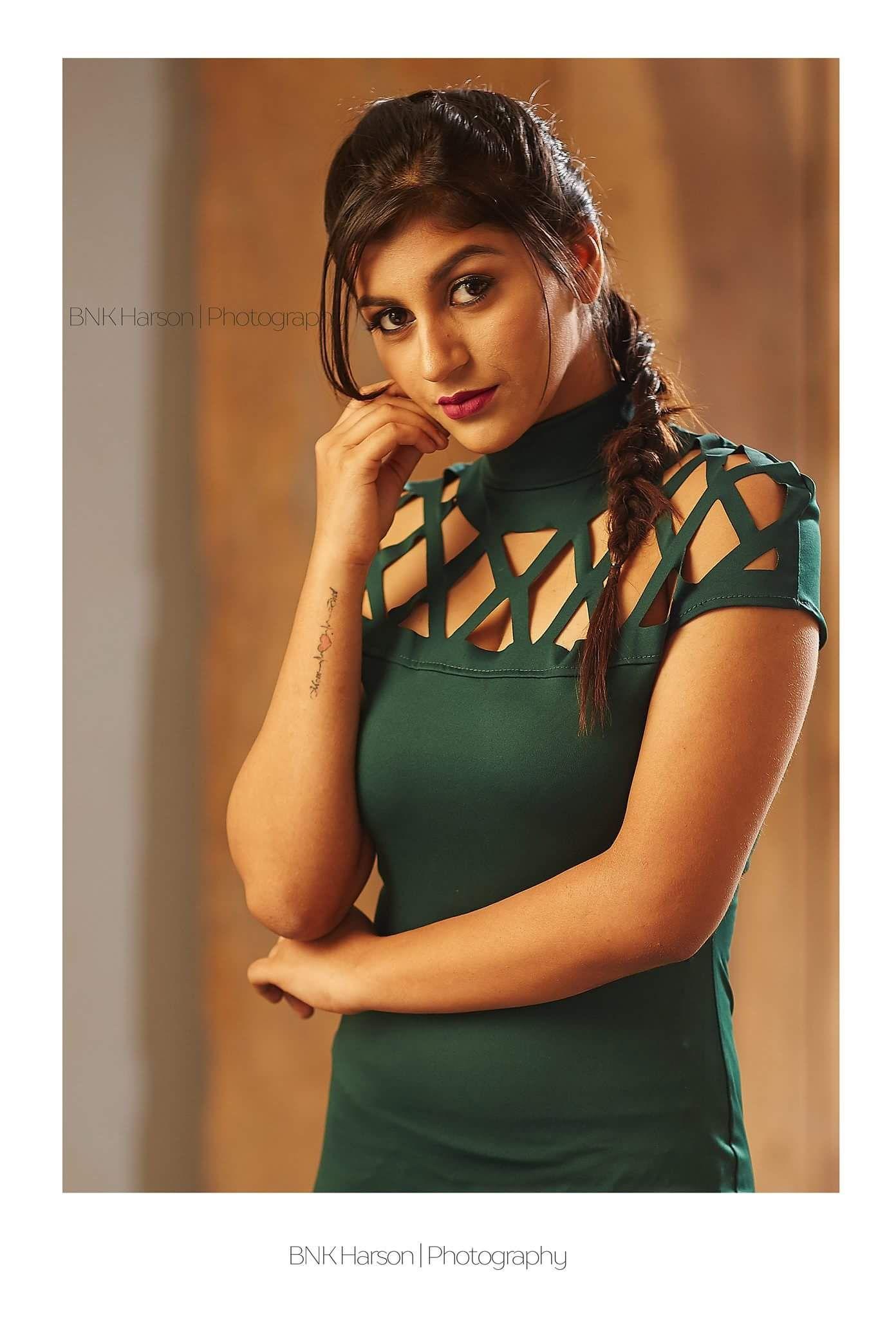 Sexiest snaps of D16 girl Yashika Aannand