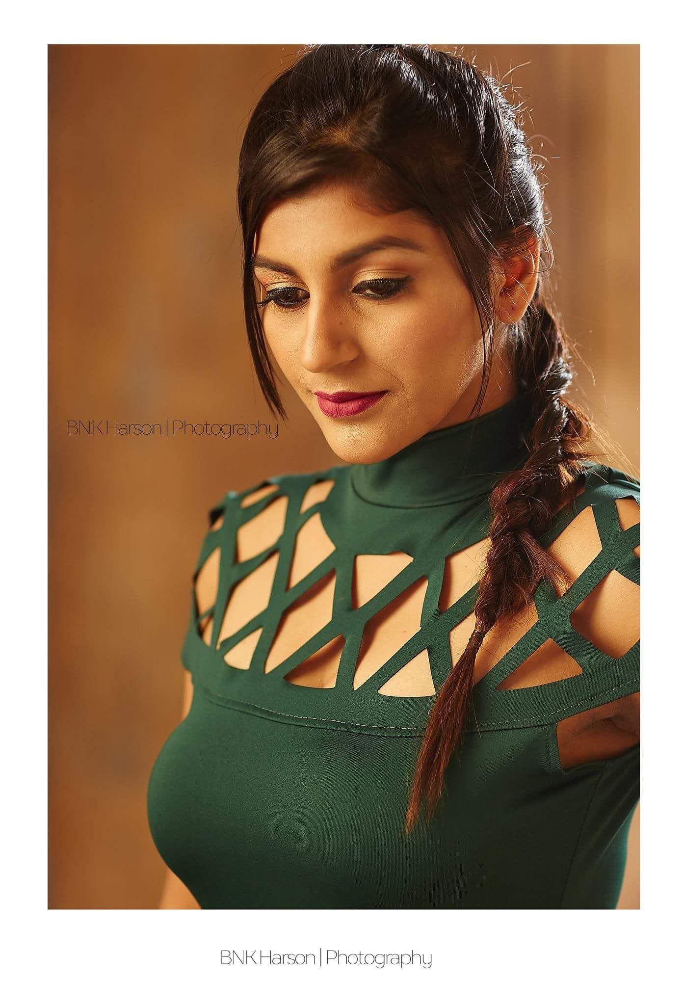 Sexiest snaps of D16 girl Yashika Aannand