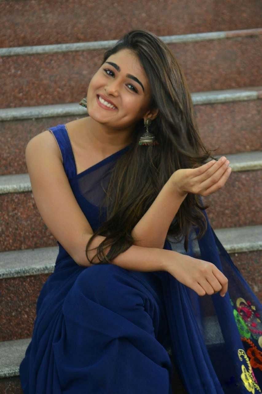 Shalini Pandey Blue Saree Pics