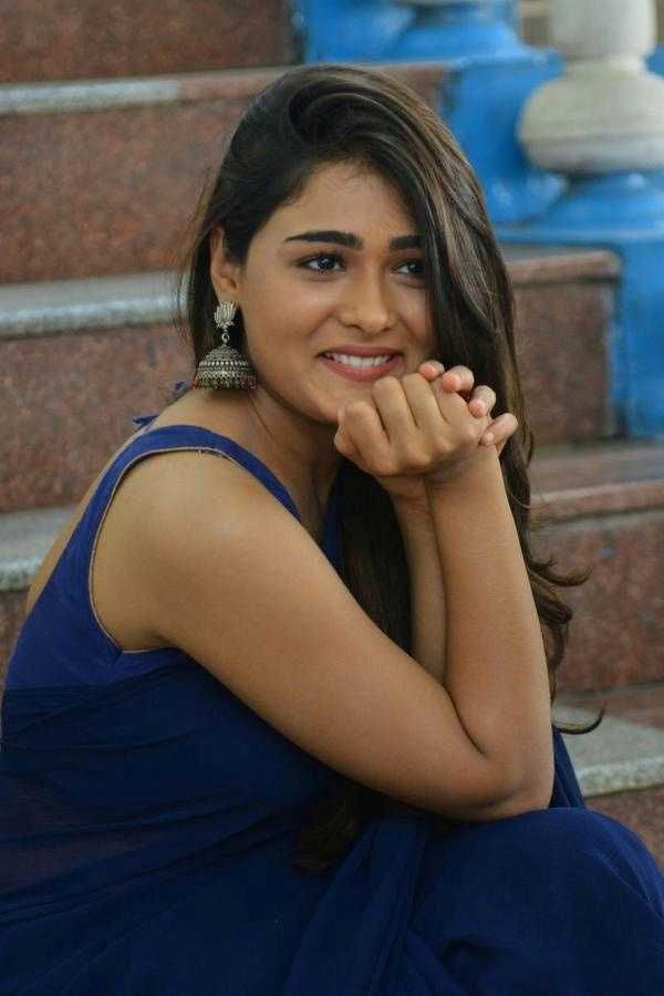 Shalini Pandey Blue Saree Pics