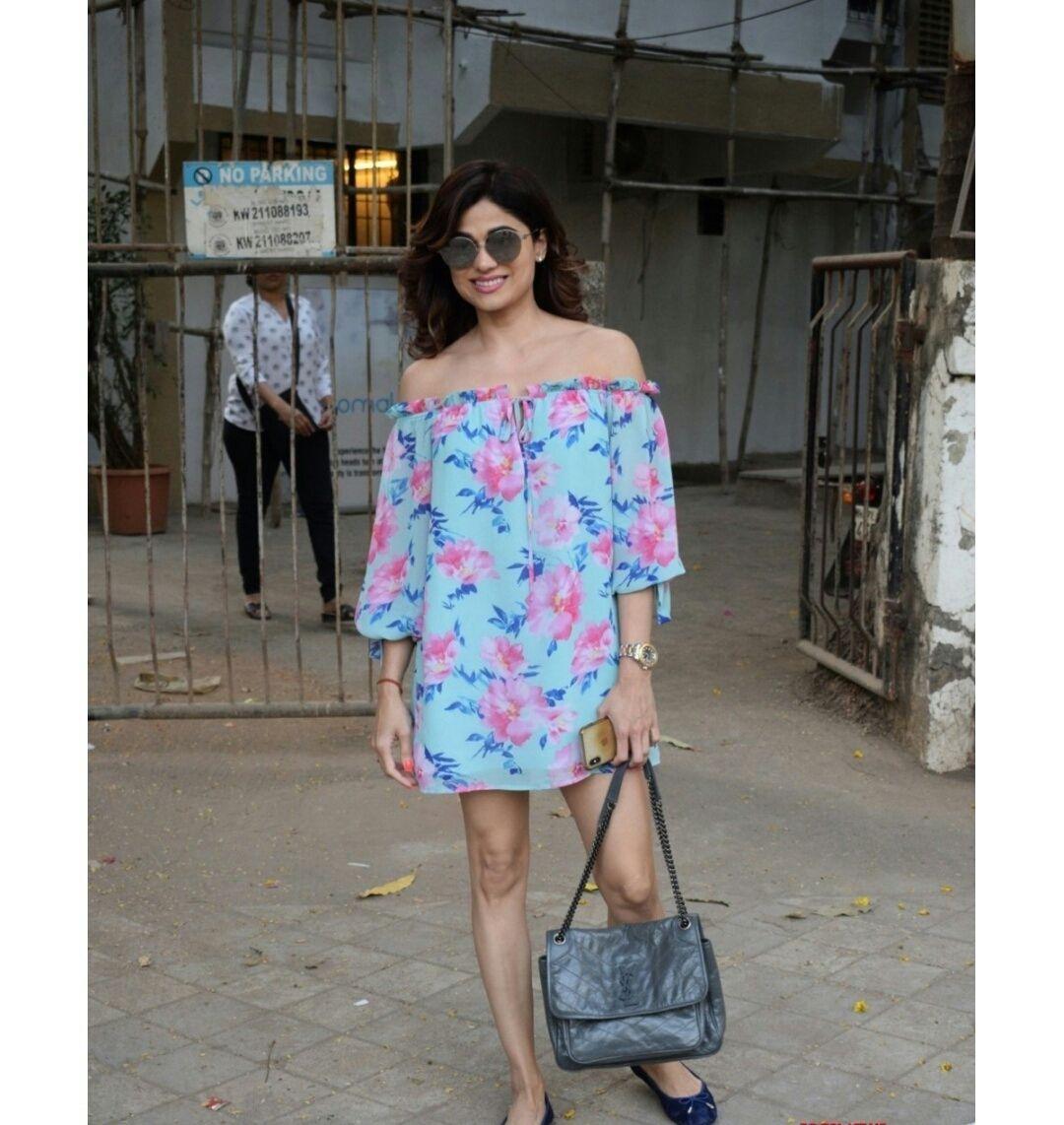 Shamita Shetty seen at Juhu Beach