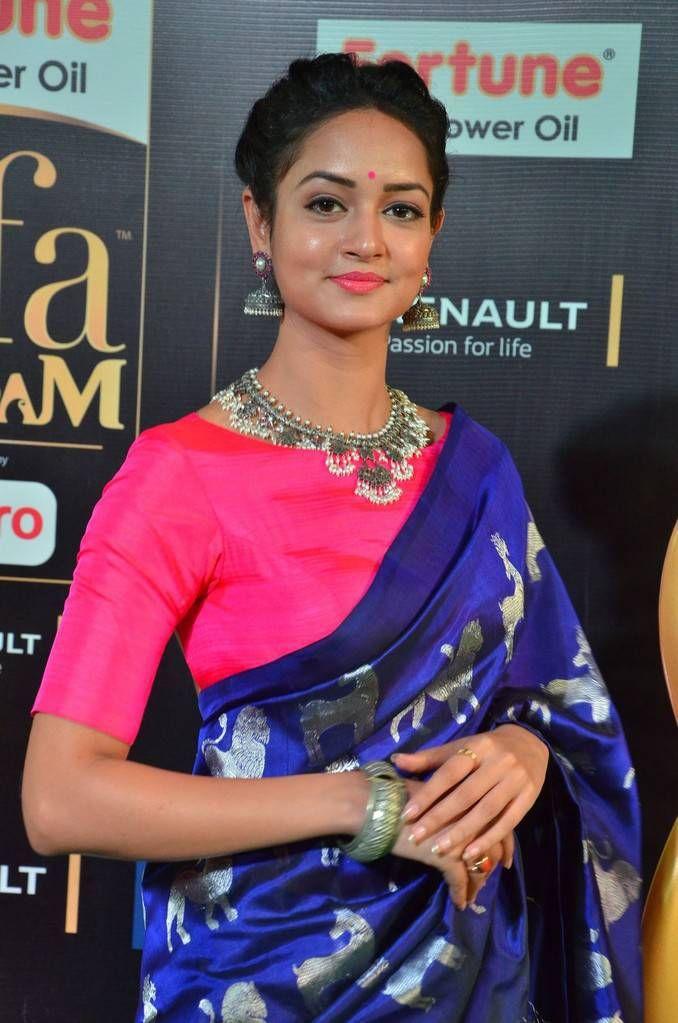 Shanvi Stills At IIFA Utsavam Awards 2017