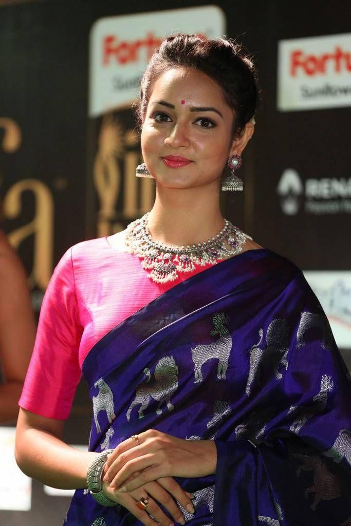Shanvi Stills At IIFA Utsavam Awards 2017