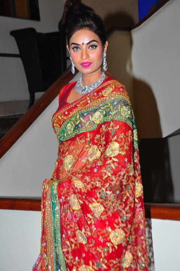 Sharon Fernandes Stills At Trendz Exhibition Launch