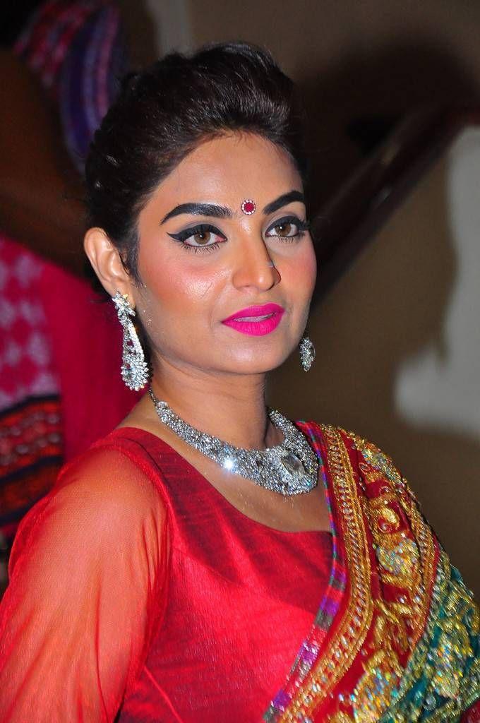 Sharon Fernandes Stills At Trendz Exhibition Launch