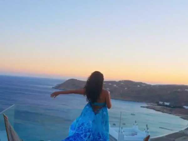 Shenaz Treasury Has A Splendid Holiday In Greece & The Pictures Are Breathtaking!