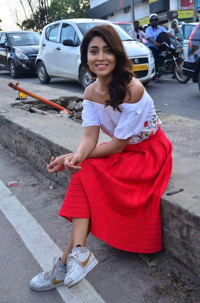 Shriya Saran Latest Photo Stills 2017