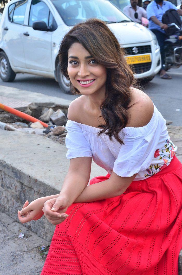 Shriya Saran Latest Photo Stills 2017