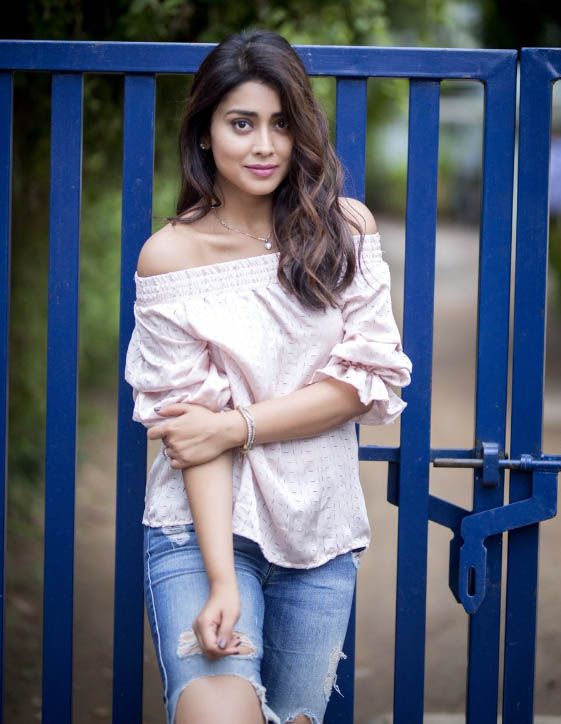 Shriya Saran New Photo Pictures