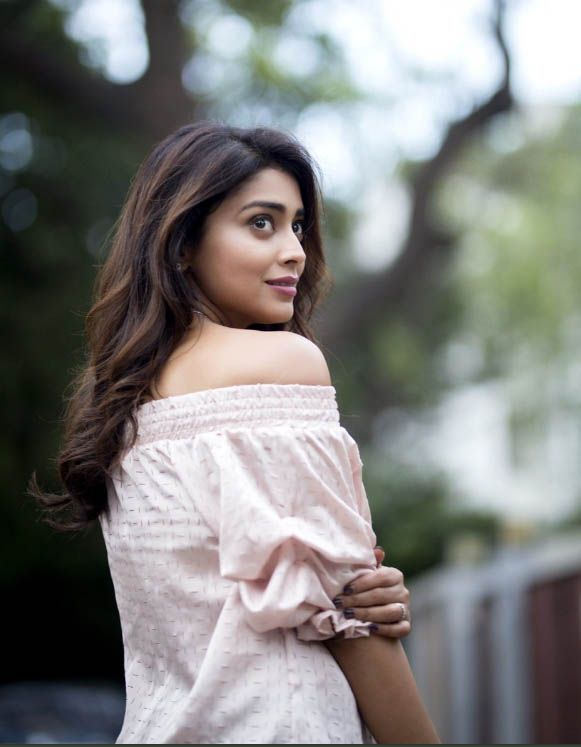 Shriya Saran New Photo Pictures