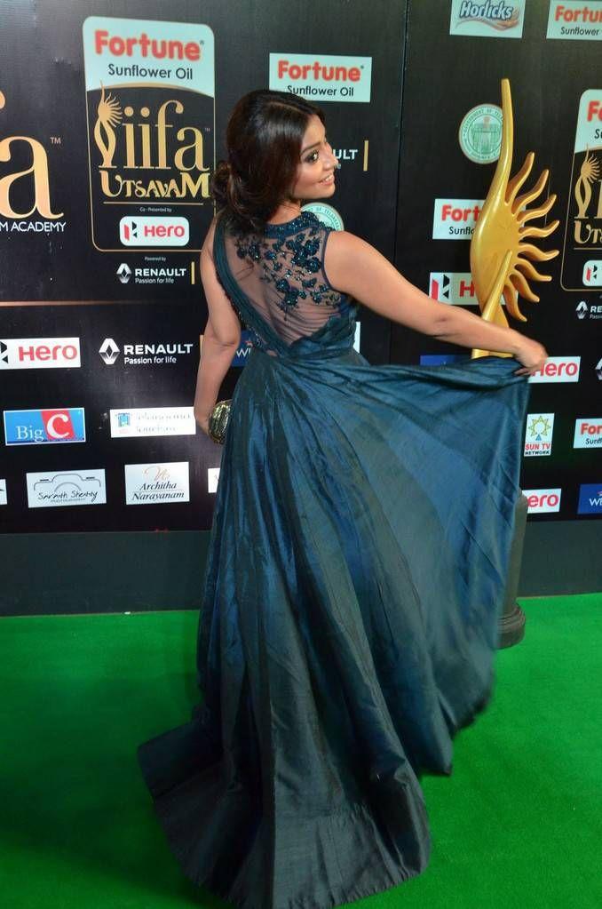 Shriya Saran Stills At IIFA Awards 2017
