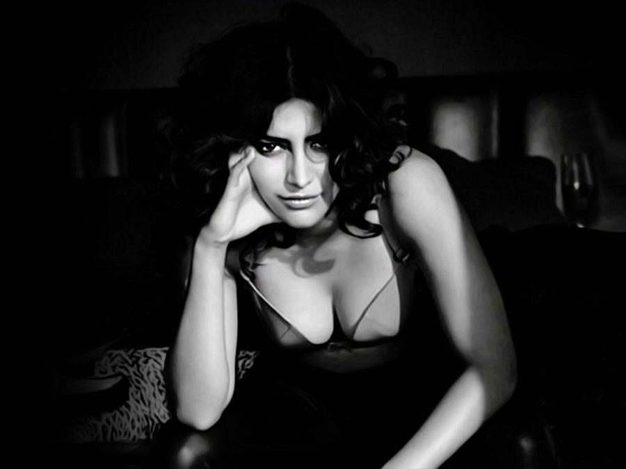 Shruti Haasan Hot & Sexy Clevage Never SEEN Photos